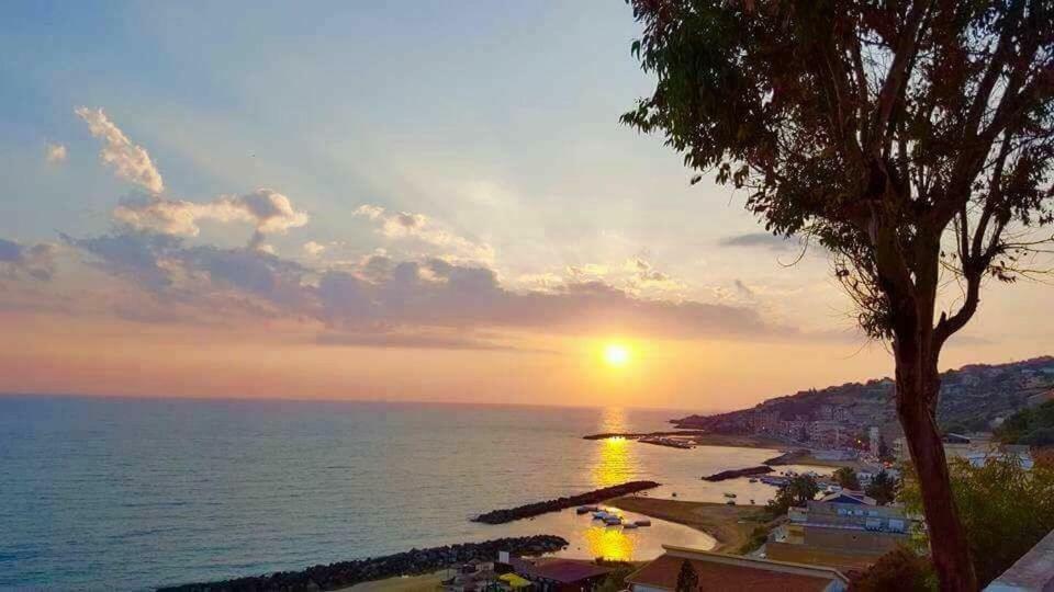 La Collina Sul Mare Bed & Breakfast Палма де Монтекиаро Екстериор снимка